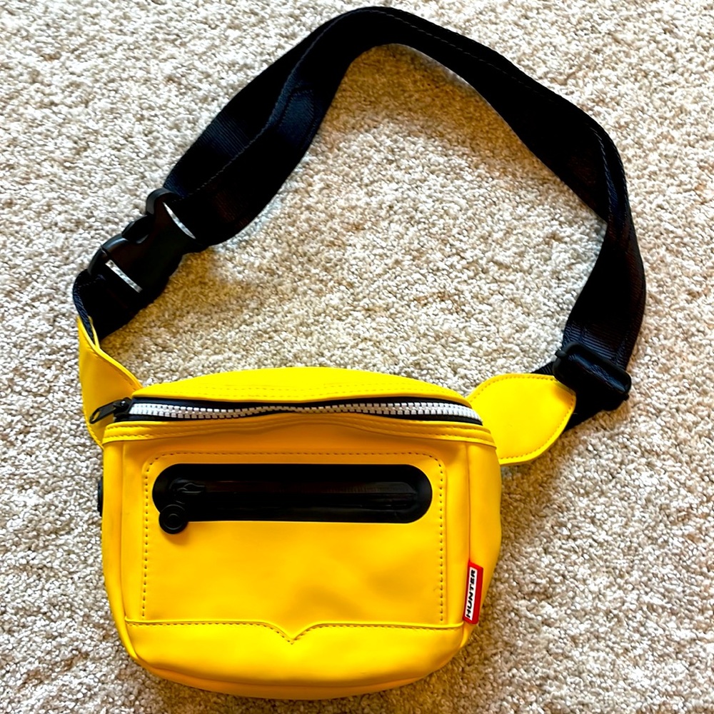 Hunter x Target belt bag 💛